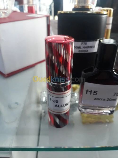 عطور نساء ورجال و مواد تجميلية 