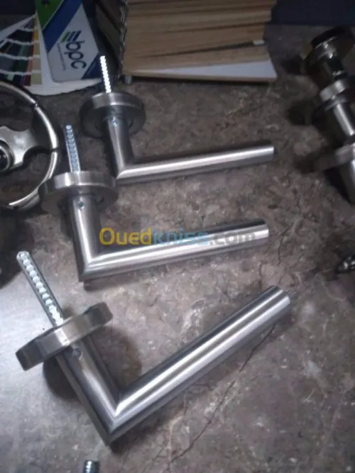 Accessoires de porte extérieure dispon
