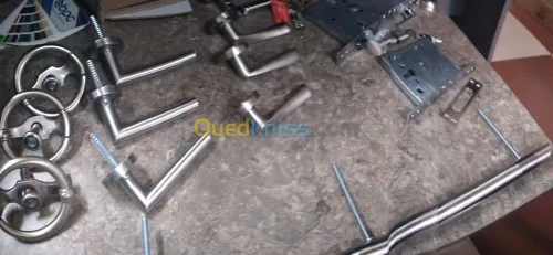 Accessoires de porte extérieure dispon