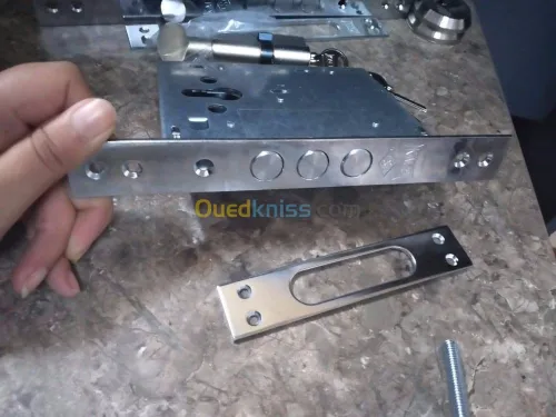 Accessoires de porte extérieure dispon