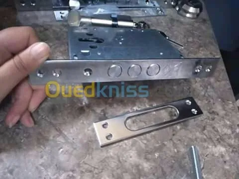 Accessoires de porte extérieure dispon
