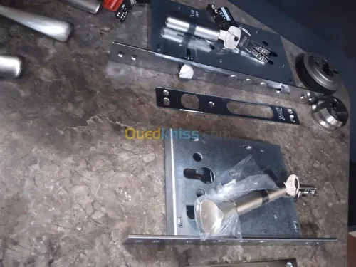 Accessoires de porte extérieure dispon