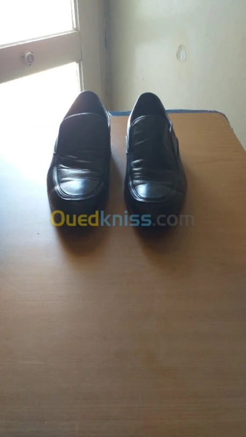 CHOSSURE CUIRE LA MARQUE BERNARDO LUIZ