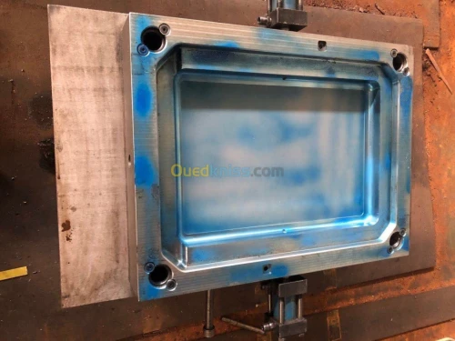 Fabrication des moulés injection plast