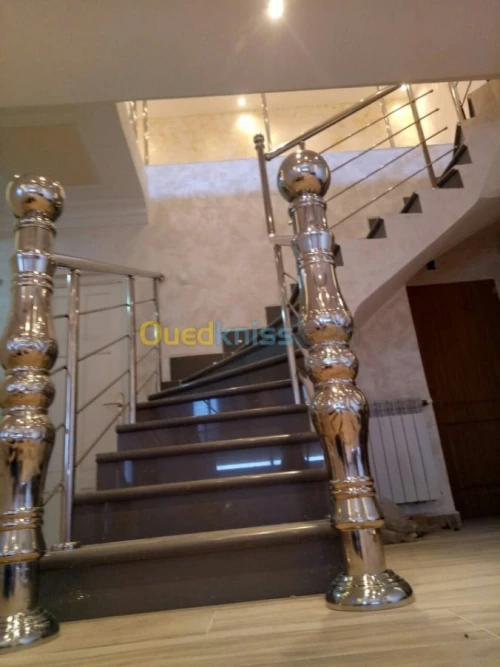 Rampes d'escaliers en inox et verre