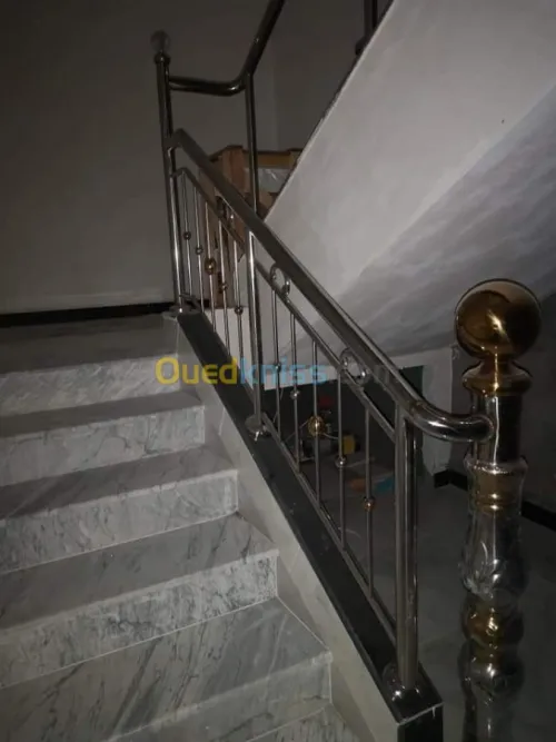 Rampes d'escaliers en inox et verre