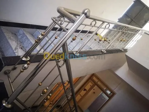 Rampes d'escaliers en inox et verre