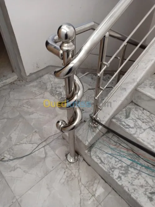 Rampes d'escaliers en inox et verre