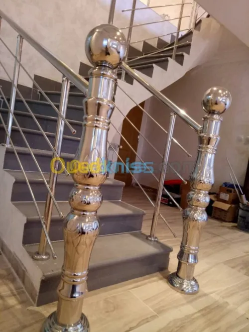 Rampes d'escaliers en inox et verre