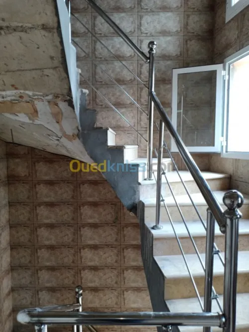 Rampes d'escaliers en inox et verre