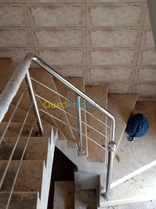 Rampes d'escaliers en inox et verre