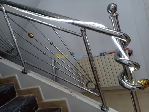 Rampes d'escaliers en inox et verre