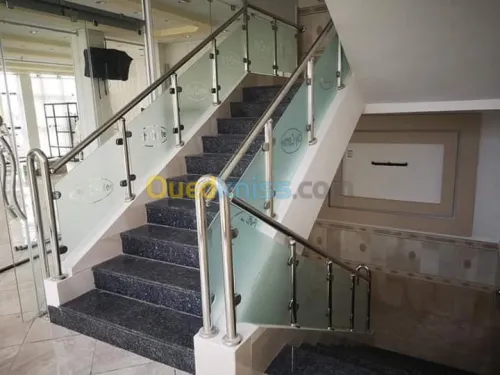 Rampes d'escaliers en inox et verre