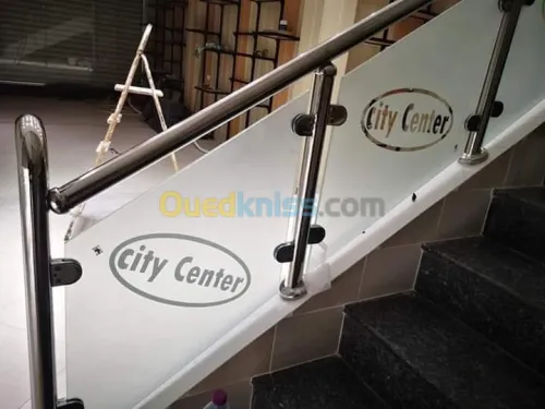 Rampes d'escaliers en inox et verre