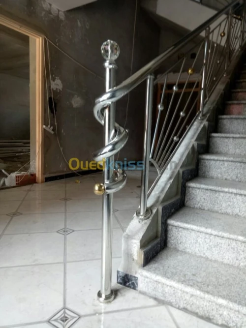 Rampes d'escaliers en inox et verre