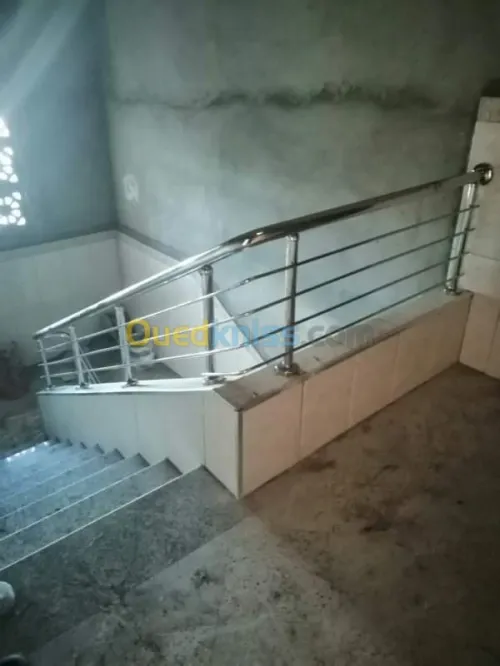 Rampes d'escaliers en inox et verre