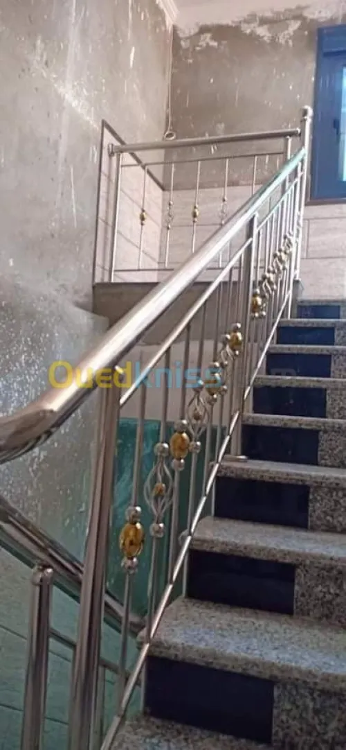 Rampes d'escaliers en inox et verre