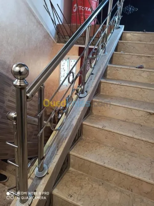 Rampes d'escaliers en inox et verre