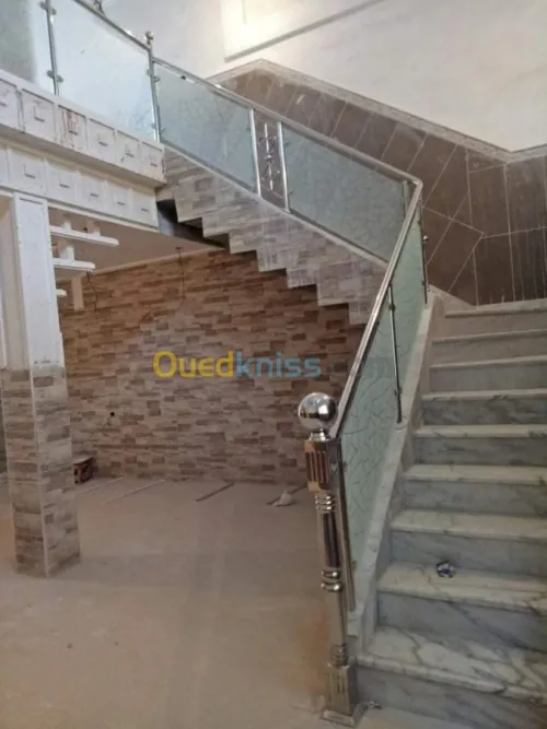 Rampes d'escaliers en inox et verre