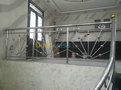 Rampes d'escaliers en inox et verre