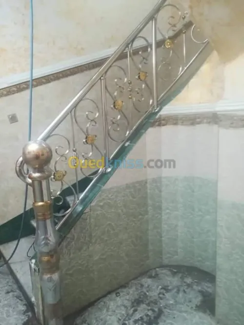 Rampes d'escaliers en inox et verre