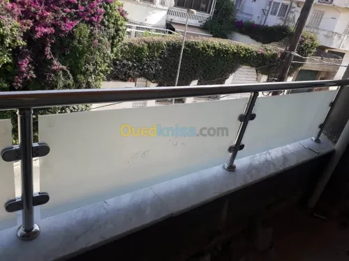 Rampes d'escaliers en inox et verre