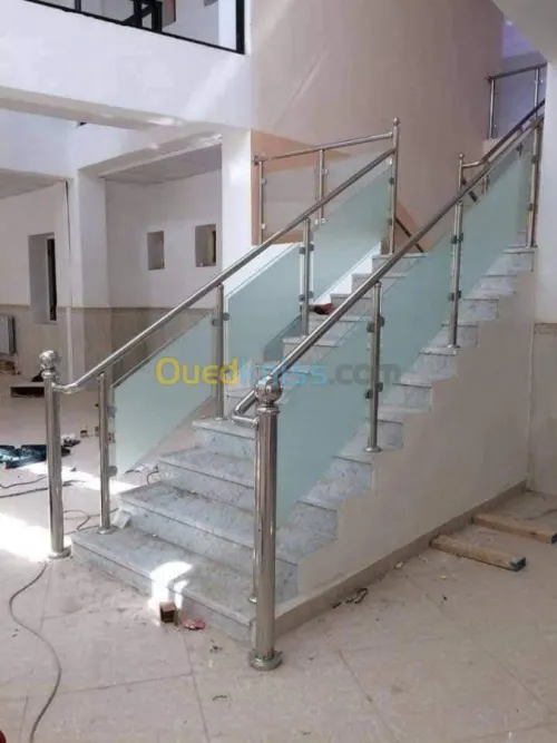 Rampes d'escaliers en inox et verre