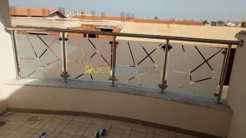 Rampes d'escaliers en inox et verre