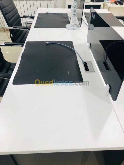 Station de travail (4 postes)+Chaises