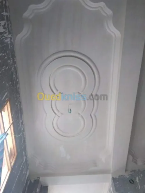 صناعة الجبس بكل أنواعه و الديكورات الم