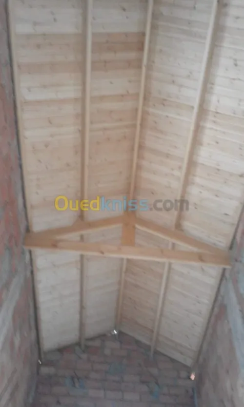 charpente en bois toiture poses tuiles
