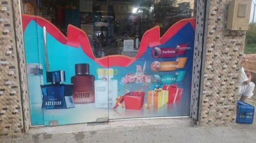 HABILLAGE VÉHICULE VITRINE ET PANNEAUX