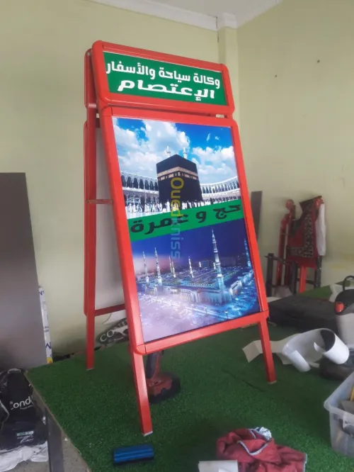 HABILLAGE VÉHICULE VITRINE ET PANNEAUX