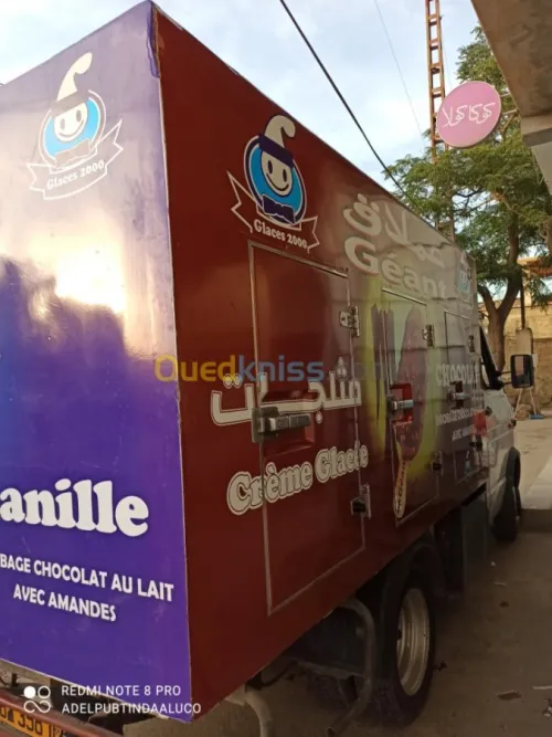 HABILLAGE VÉHICULE VITRINE ET PANNEAUX