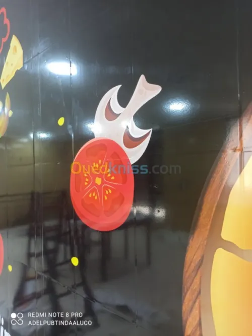 HABILLAGE VÉHICULE VITRINE ET PANNEAUX