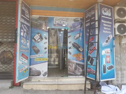 HABILLAGE VÉHICULE VITRINE ET PANNEAUX