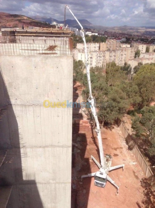 Location grues mobiles & camions à gru