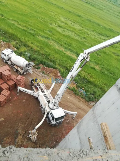 Location grues mobiles & camions à gru