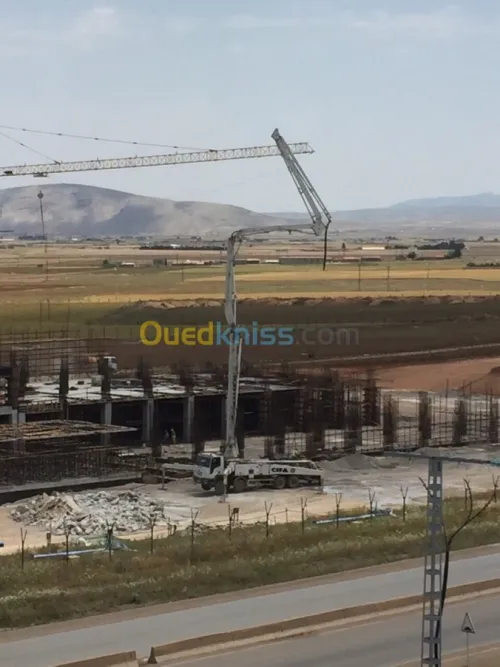 Location grues mobiles & camions à gru