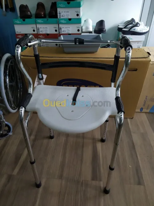 Déambulateur chaise garde robe