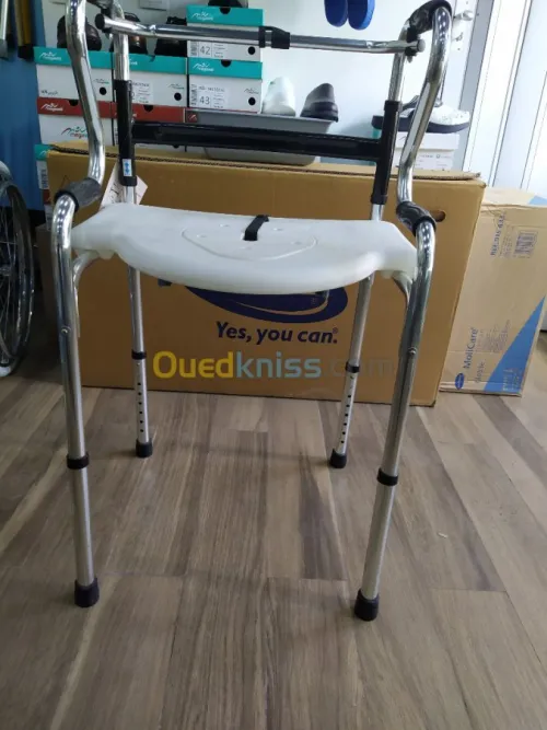 Déambulateur chaise garde robe