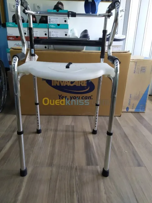 Déambulateur chaise garde robe