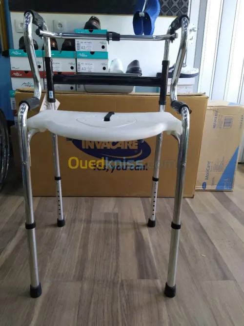 Déambulateur chaise garde robe