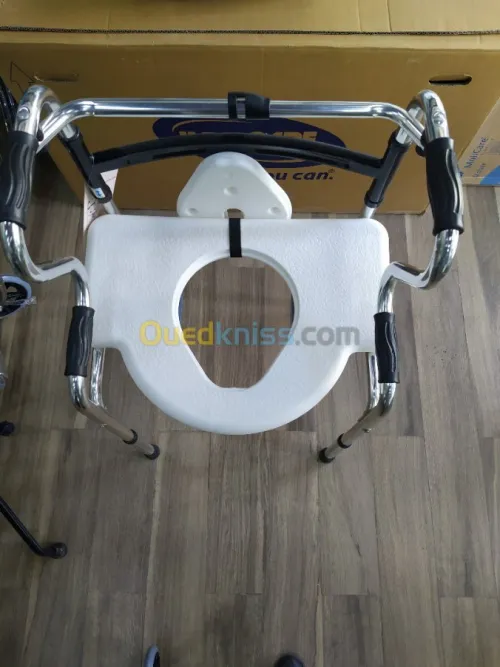 Déambulateur chaise garde robe