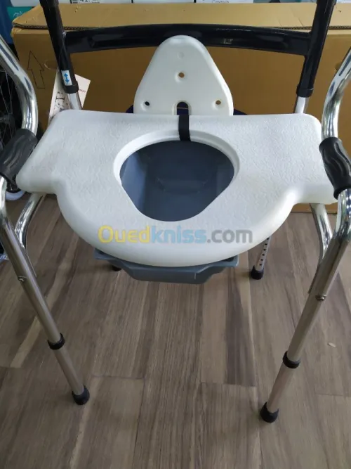 Déambulateur chaise garde robe