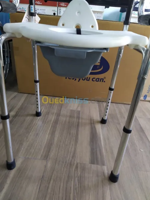 Déambulateur chaise garde robe