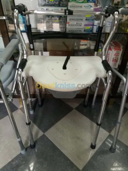Déambulateur chaise garde robe