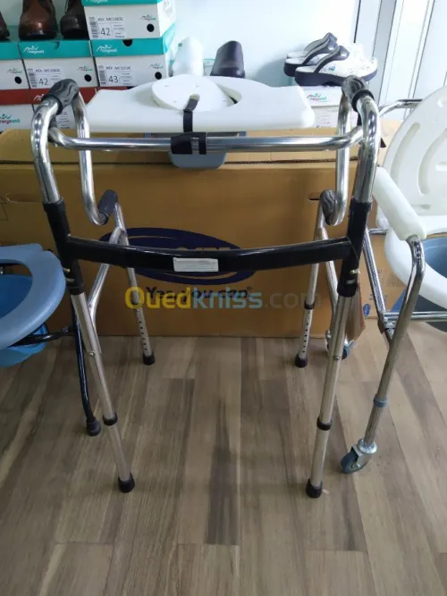 Déambulateur chaise garde robe