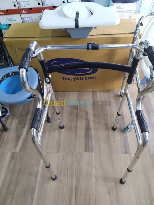 Déambulateur chaise garde robe