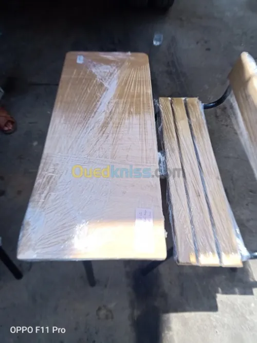 Chaise et table scolaire